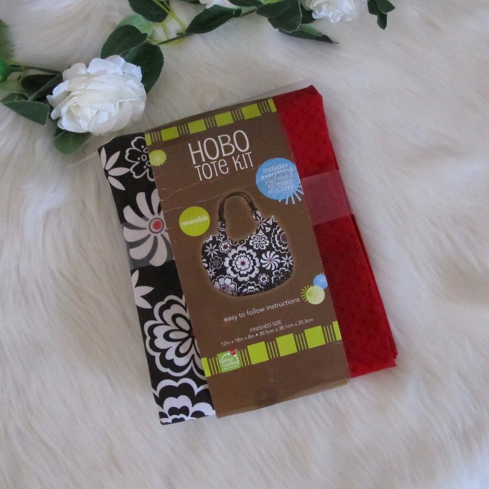 Springs Creative | DIY Hobo Tote Reversible Kit Black White Flowers